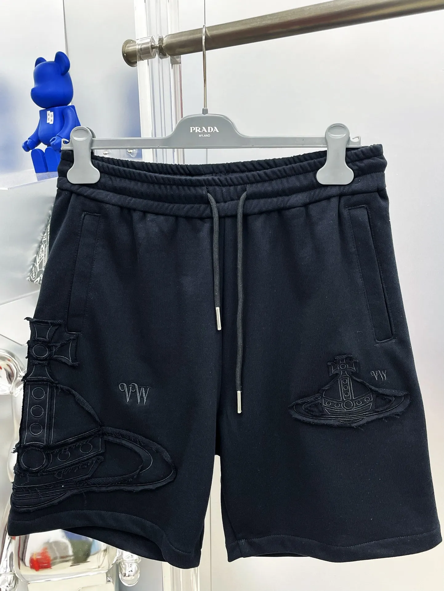 VIVI Queen Mother 2026 Summer New Arrival letter LOGO shorts D High-end customized Breathable fabric Breathable stretch comfort is extremely high, the details are impeccable, top-grade accessories, original logo design concept, delicate and soft feel! The upper body fit is awesome! Size: M-XXXL Please state your height and weight when ordering